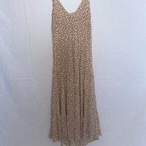 Tilly’s Maxi floral dress with open back